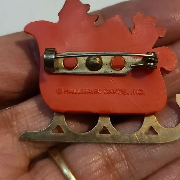 Christmas inspired brooch, Sleigh. - Picture 6 of 8